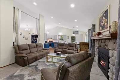 4102 W Minnesota Ct, Franklin, WI 53132 - Photo 8
