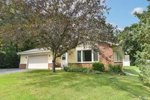 W193S7137 Hillview Dr, Muskego, WI 53150 - Photo 2