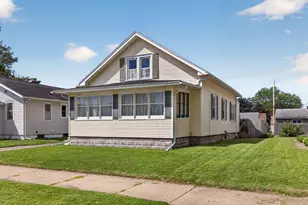 1420 19th St, La Crosse, WI 54601 - Photo 2