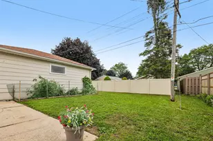 9807 W Morgan Ave, Milwaukee, WI 53228 - Photo 36