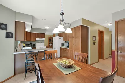7941 S Cecily Dr, Oak Creek, WI 53154 - Photo 6