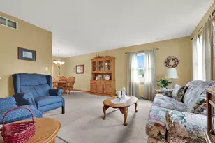 7941 S Cecily Dr, Oak Creek, WI 53154 - Photo 2