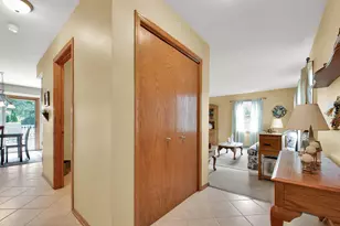 7941 S Cecily Dr, Oak Creek, WI 53154 - Photo 10