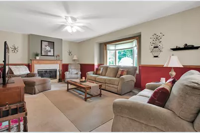 7941 S Cecily Dr, Oak Creek, WI 53154 - Photo 8
