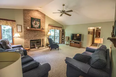 N81W13172  Country Terrace Ln #A, Menomonee Falls, WI 53051 - Photo 8