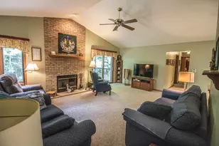 N81W13172 Country Terrace Ln, Menomonee Falls, WI 53051 - Photo 8