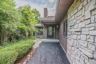 N81W13172 Country Terrace Ln, Menomonee Falls, WI 53051 - Photo 14