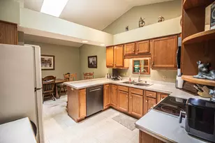 N81W13172 Country Terrace Ln, Menomonee Falls, WI 53051 - Photo 28