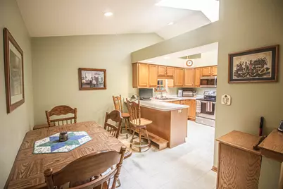 N81W13172  Country Terrace Ln #A, Menomonee Falls, WI 53051 - Photo 4