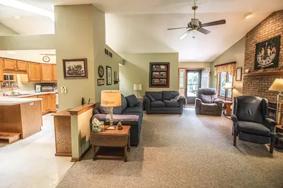 N81W13172  Country Terrace Ln #A, Menomonee Falls, WI 53051 - Photo 10