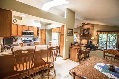 N81W13172  Country Terrace Ln #A, Menomonee Falls, WI 53051 - Photo 6