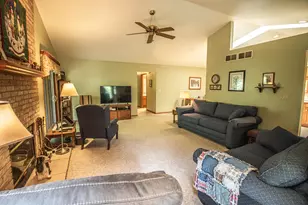N81W13172 Country Terrace Ln, Menomonee Falls, WI 53051 - Photo 20