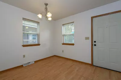 2932 N Dr William Finlayson St, Milwaukee, WI 53212 - Photo 12