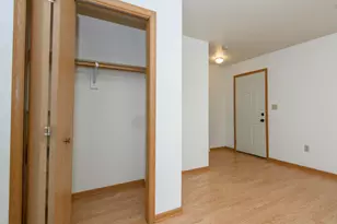 2932 N Dr William Finlayson St, Milwaukee, WI 53212 - Photo 6
