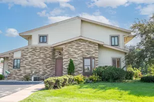 W177N9765 Riversbend Circle, Germantown, WI 53022 - Photo 2