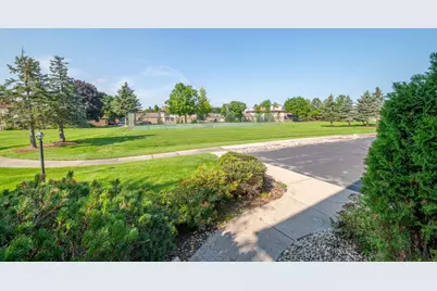 W177N9765  Riversbend Cir, Germantown, WI 53022 - Photo 8