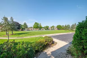 W177N9765 Riversbend Circle, Germantown, WI 53022 - Photo 8