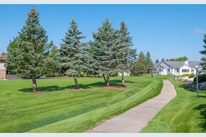 W177N9765  Riversbend Cir, Germantown, WI 53022 - Photo 10