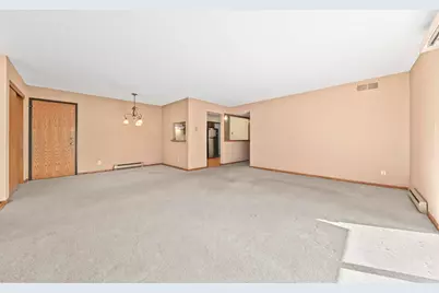 W177N9765  Riversbend Cir, Germantown, WI 53022 - Photo 14
