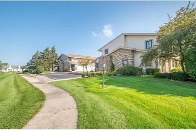 W177N9765  Riversbend Cir, Germantown, WI 53022 - Photo 4