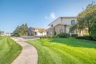 W177N9765 Riversbend Circle, Germantown, WI 53022 - Photo 4