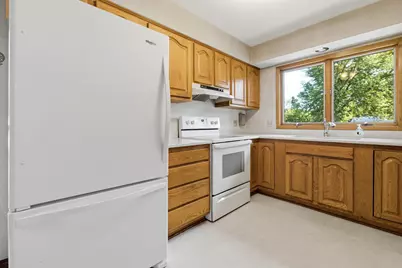 910  Charles Dr, Sparta, WI 54656 - Photo 6