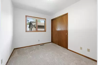 910  Charles Dr, Sparta, WI 54656 - Photo 10