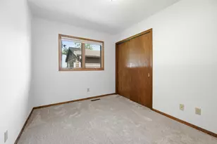 910 Charles Dr, Sparta, WI 54656 - Photo 10