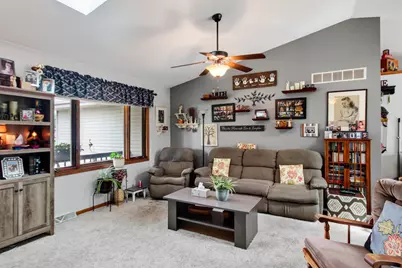 513  Polaris St, West Bend, WI 53095 - Photo 6