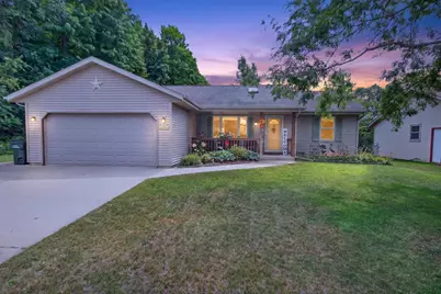 513  Polaris St, West Bend, WI 53095 - Photo 2