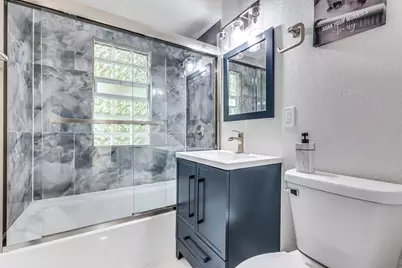 5169 N 63rd St, Milwaukee, WI 53218 - Photo 8