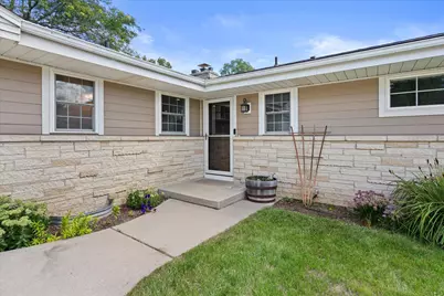 13728 W Honey Ln, New Berlin, WI 53151 - Photo 2