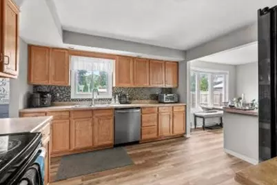 2015  Richmond Ave, Manitowoc, WI 54220 - Photo 2