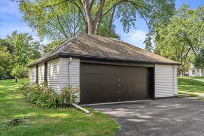 1636 S Triangle Ave, New Berlin, WI 53151 - Photo 32