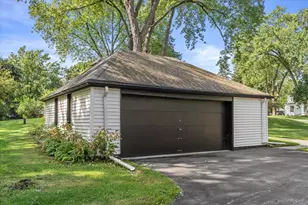 1636 S Triangle Ave, New Berlin, WI 53151 - Photo 32