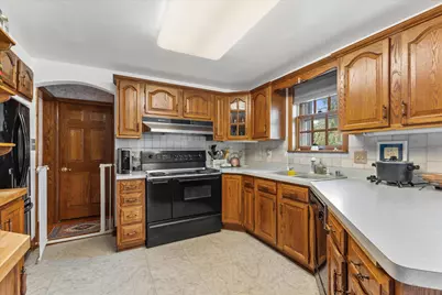 1636 S Triangle Ave, New Berlin, WI 53151 - Photo 8
