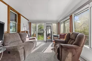 1636 S Triangle Ave, New Berlin, WI 53151 - Photo 6