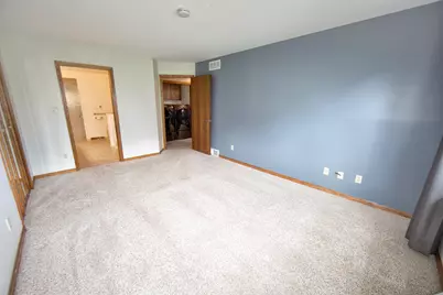 5360 S Cambridge Ln, Greenfield, WI 53221 - Photo 14