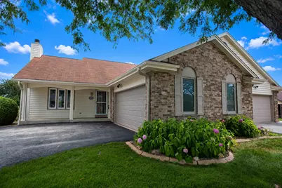 5360 S Cambridge Ln, Greenfield, WI 53221 - Photo 2