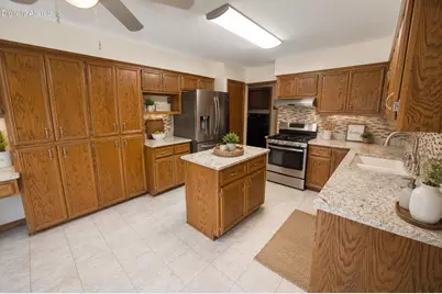 5360 S Cambridge Ln, Greenfield, WI 53221 - Photo 8