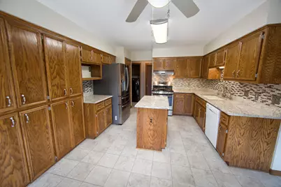 5360 S Cambridge Ln, Greenfield, WI 53221 - Photo 10