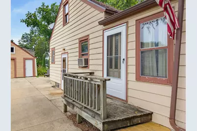 W347N5213  Elm Ave, Lac La Belle, WI 53069 - Photo 8