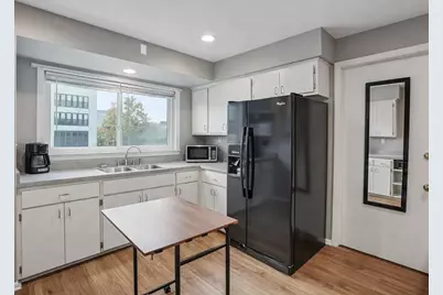 1679 N Cass St #1681, Milwaukee, WI 53202 - Photo 12