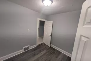 3026 S Hanson Ave, Milwaukee, WI 53207 - Photo 18