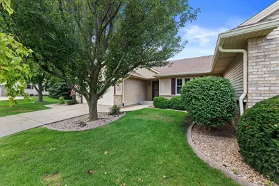 N66W15406  Raven Way Dr, Menomonee Falls, WI 53051 - Photo 2