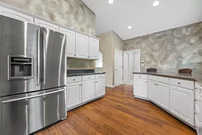 N66W15406  Raven Way Dr, Menomonee Falls, WI 53051 - Photo 18