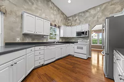 N66W15406  Raven Way Dr, Menomonee Falls, WI 53051 - Photo 16
