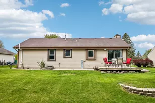 W163N10528 Ridgeview Ln, Germantown, WI 53022 - Photo 4