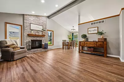 W163N10528  Ridgeview Ln, Germantown, WI 53022 - Photo 8