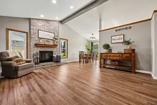 W163N10528 Ridgeview Ln, Germantown, WI 53022 - Photo 8
